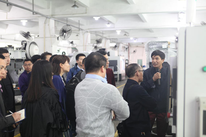 機(jī)械行業(yè)協(xié)會(huì)參觀華亞數(shù)控車間 機(jī)械行業(yè)協(xié)會(huì)參觀華亞數(shù)控車間