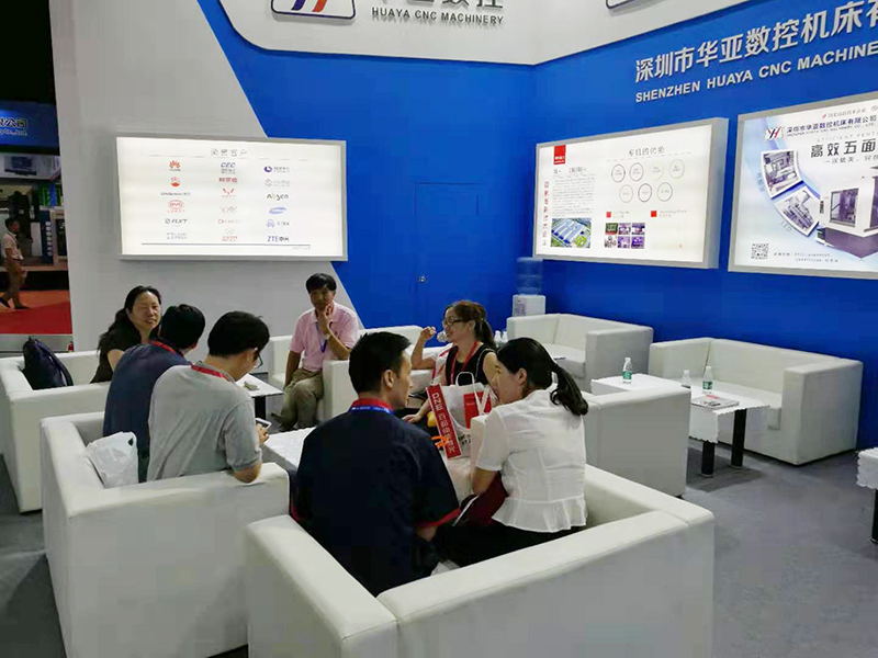 2019廣東工博會(huì)華亞數(shù)控現(xiàn)場(chǎng)照片 (9).jpg 2019廣東工博會(huì)華亞數(shù)控現(xiàn)場(chǎng)照片 (9).jpg